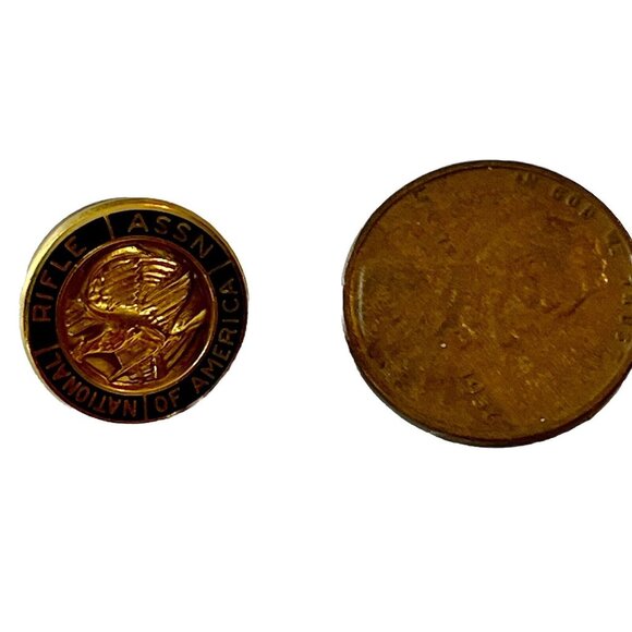 VINTAGE LEAVENS NRA NATIONAL RIFLE ASSN OF AMERICA ENAMEL LAPEL / BUTTON PIN - Picture 2 of 4